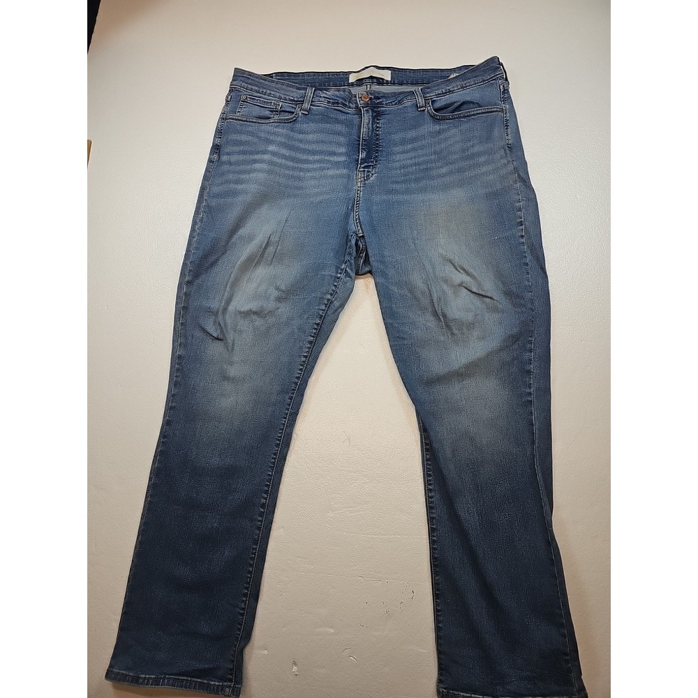 Signature Levi Strauss Gold Totally Shaping Straight Leg Jeans 22S (40x30)